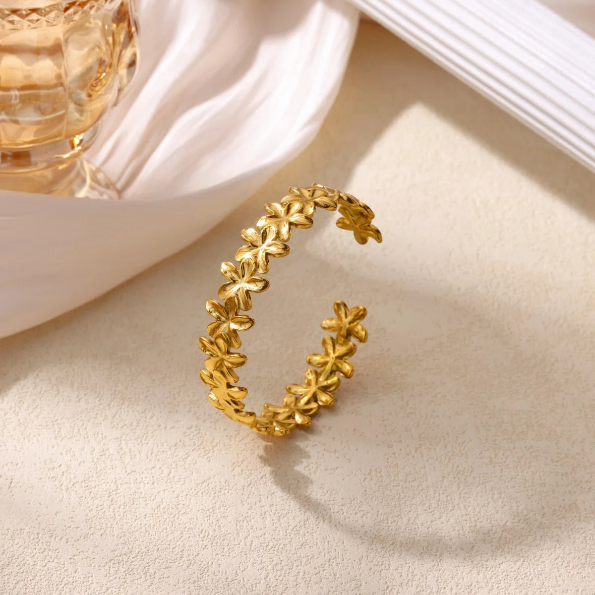Bracelet Jonc Fleur Acier Doré